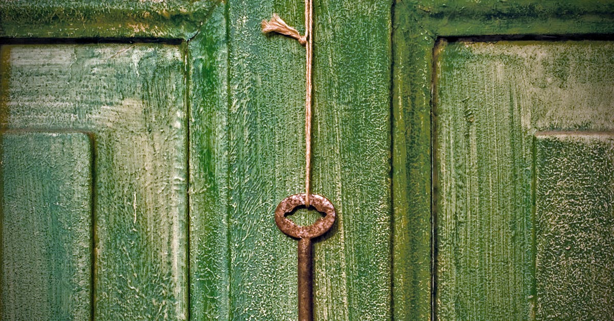 How to unlock international truck door without key