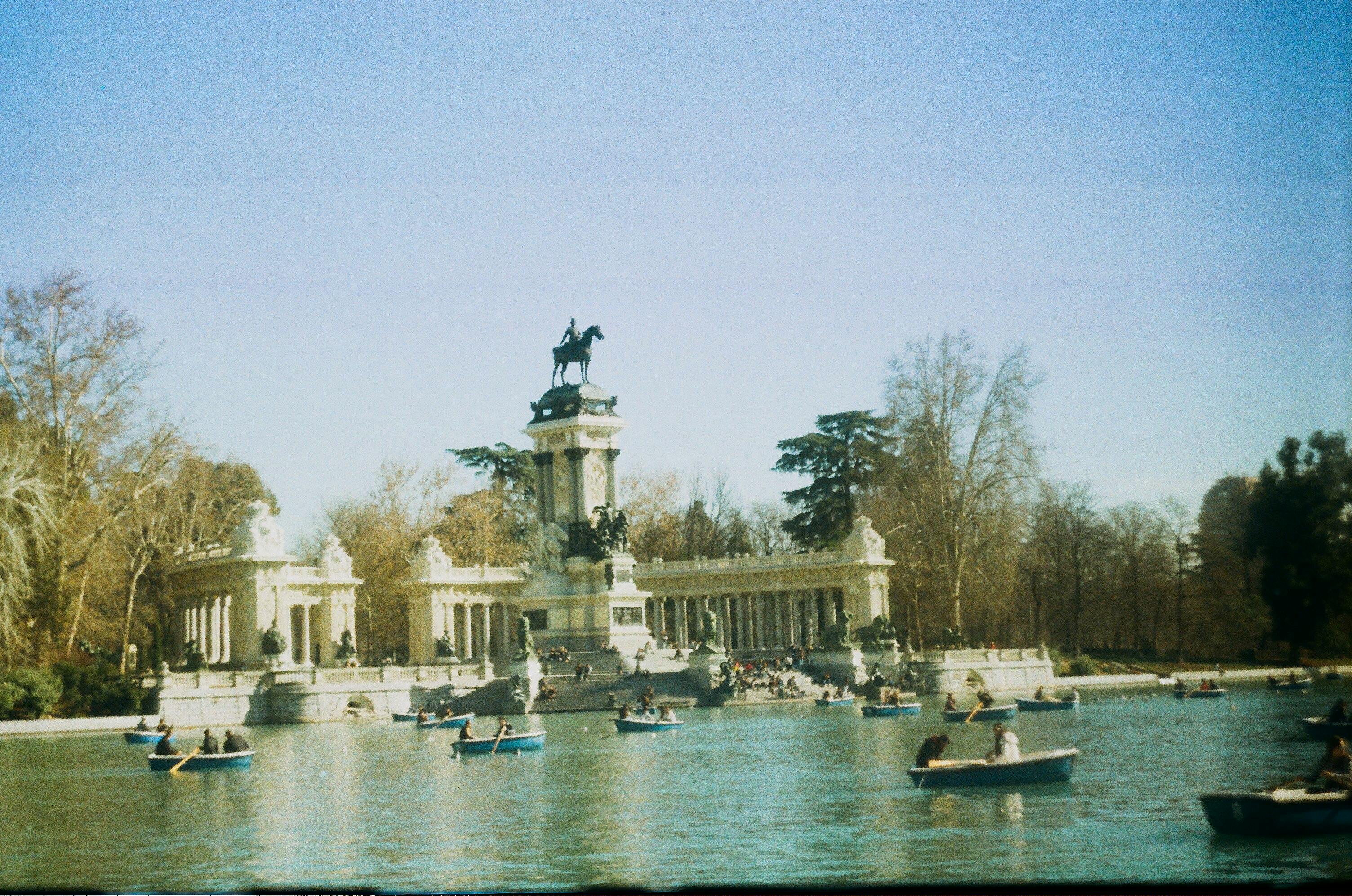 boats on lake in retiro park madrid