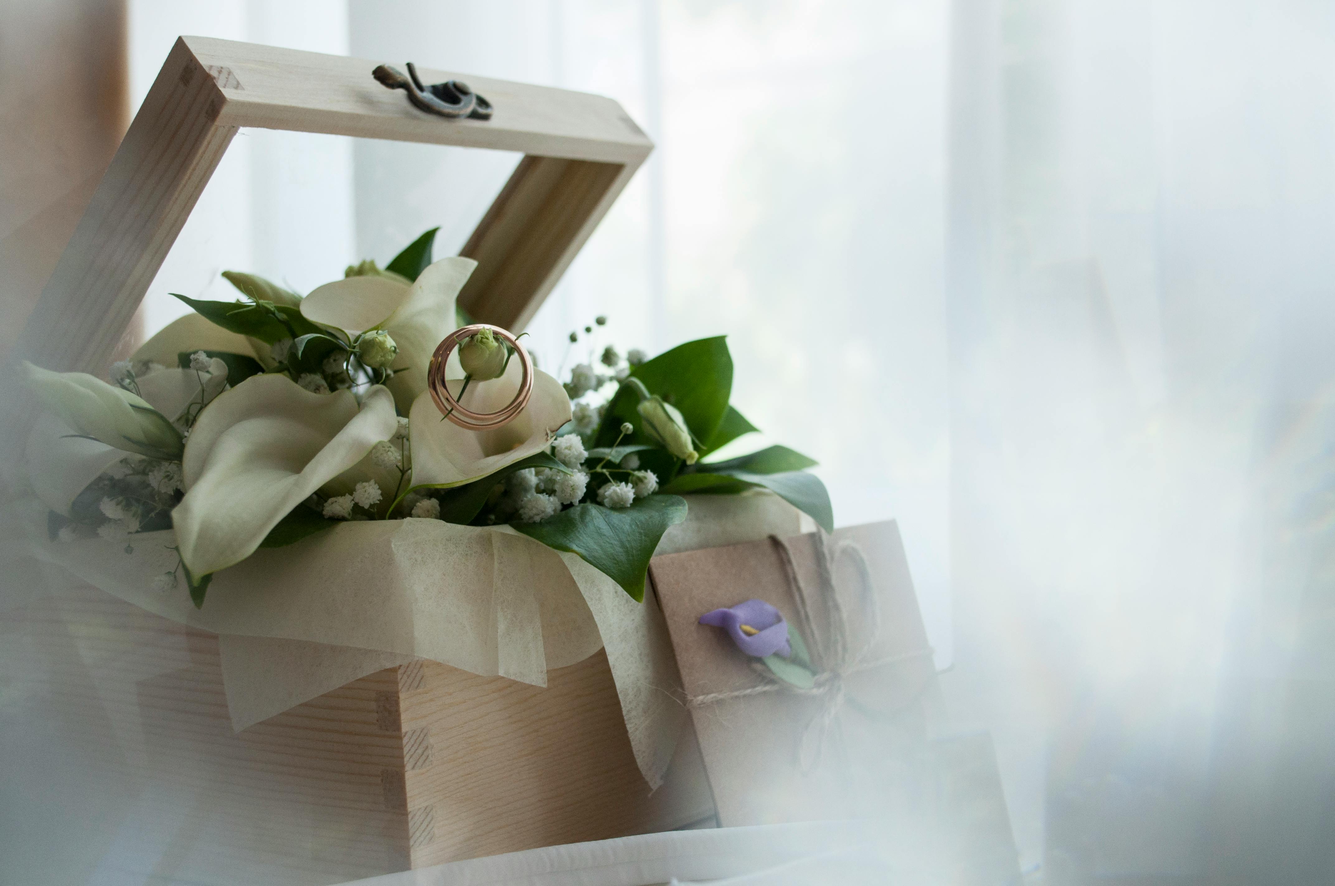 Kwizy Rose Ring Velvet Box for Wedding Engagement Purpose : Amazon.in:  Jewellery