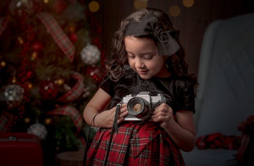 Foto profissional grátis de câmera retrô, criança, garota