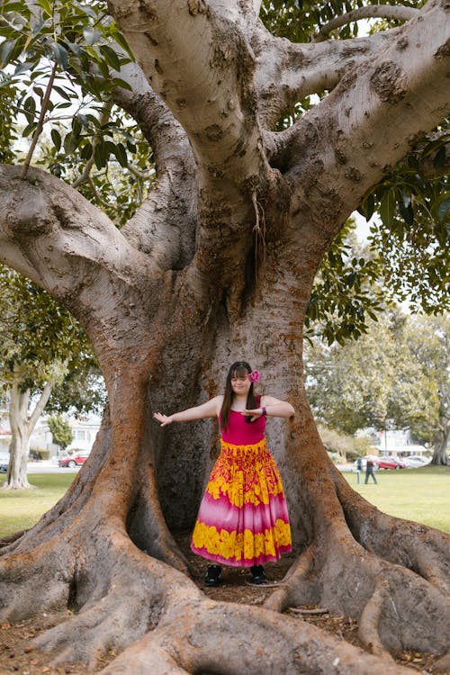 Foto d'estoc gratuïta de arbre, autisme, dempeus