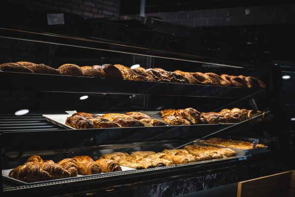 Pastry display case in a small bakery — photo by Furkan Tumer on Pexels