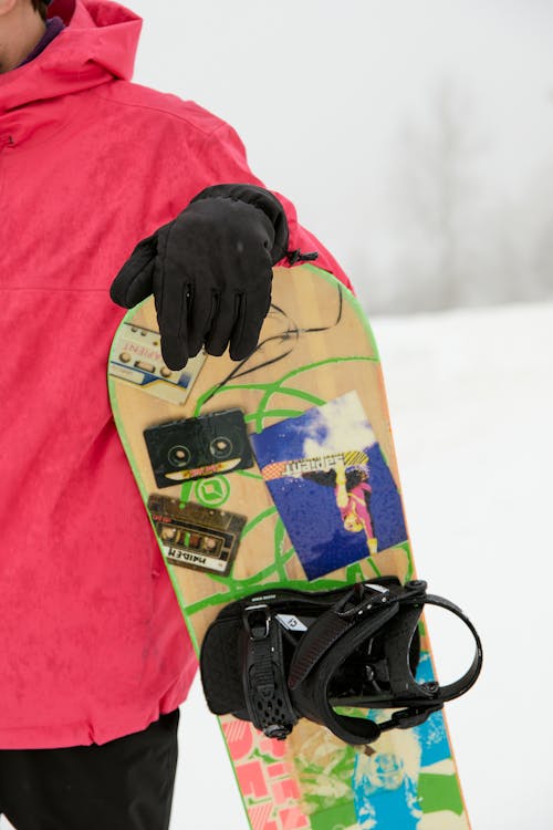 Základová fotografie zdarma na téma adolescent, červený kabát, dobrodružství