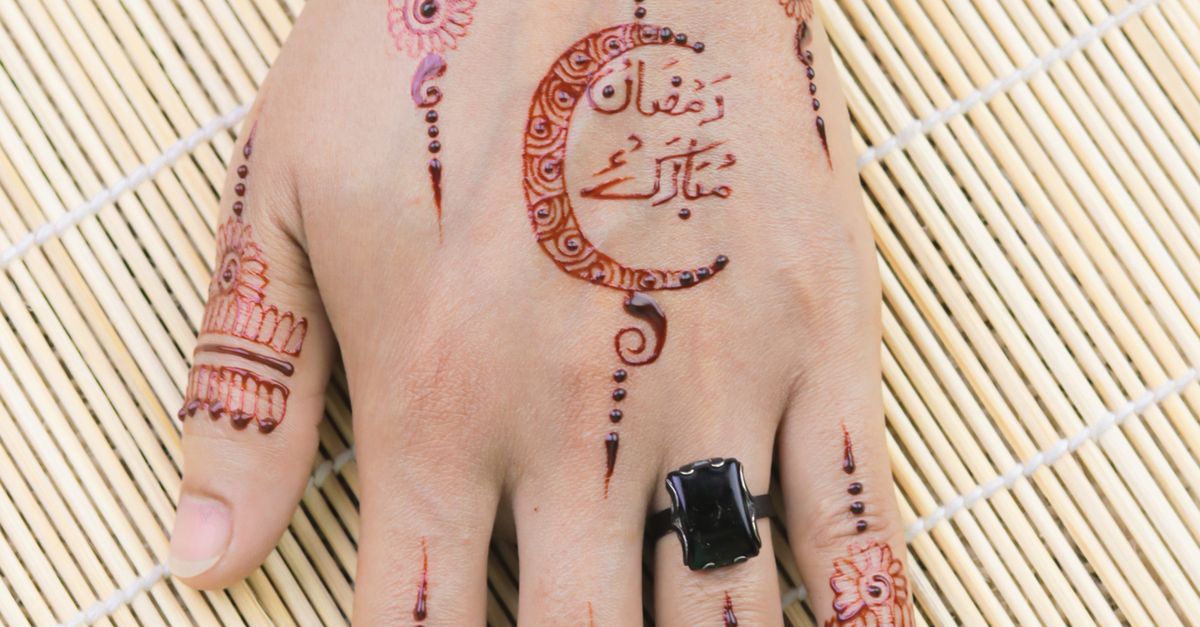 Simple Mehendi Designs for Office Goers