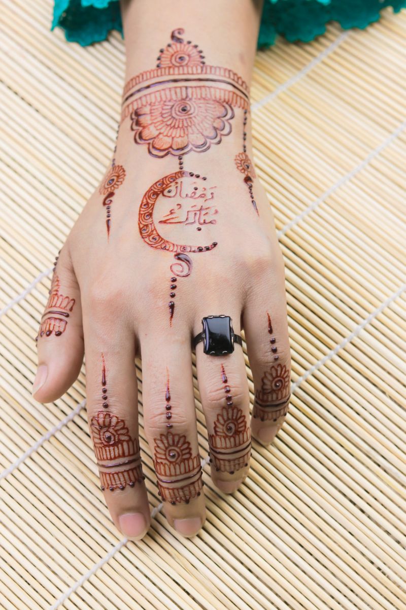 Mehndi hand design on bamboo mat