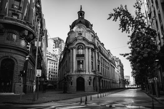 Black and white photo of historic architecture in Santiago de Chile.