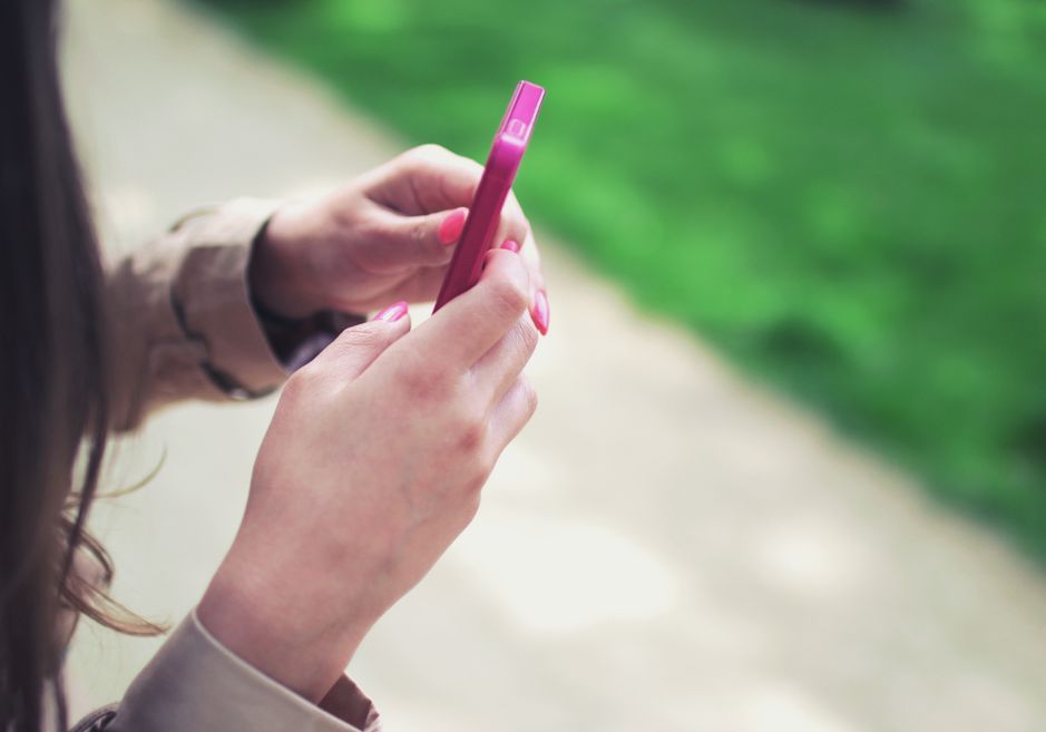Online dating: starting a conversation on a niche platform