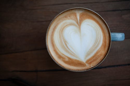 cappuccino, düz yüzey, Fincan içeren Ücretsiz stok fotoğraf