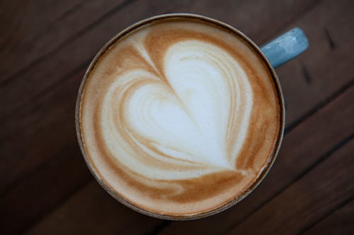 cappuccino, düz yüzey, Fincan içeren Ücretsiz stok fotoğraf