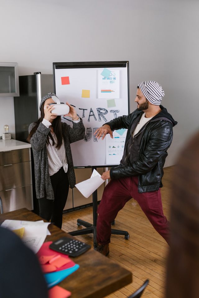 Team di startup sperimenta un prototipo di realtà virtuale