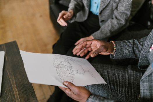 Business professionals discussing virtual reality design ideas during a meeting.