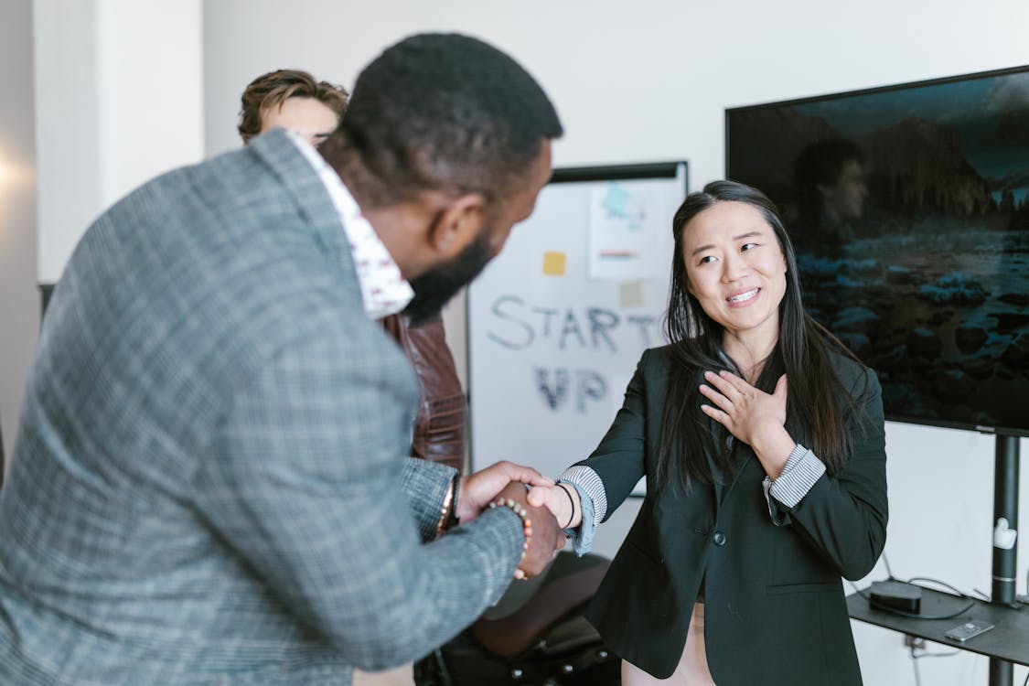 Free A Man Shaking a Woman's Hand Stock Photo