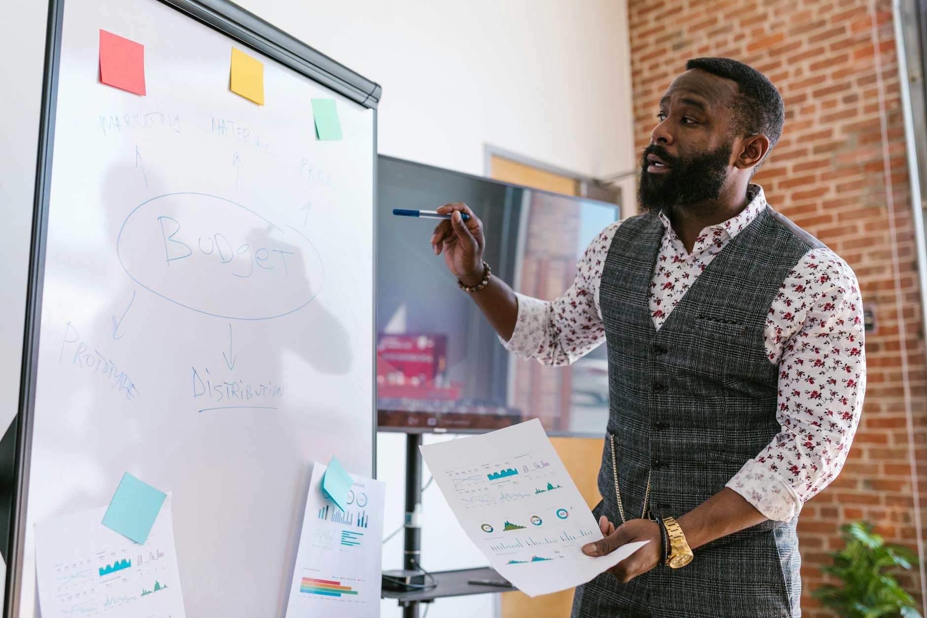 https://www.pexels.com/photo/a-bearded-man-making-a-presentation-7414285/