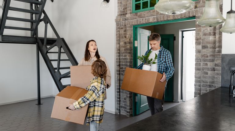 Moving into a New Home in Cave Creek Family receiving home moving services in Cave Creek AZ