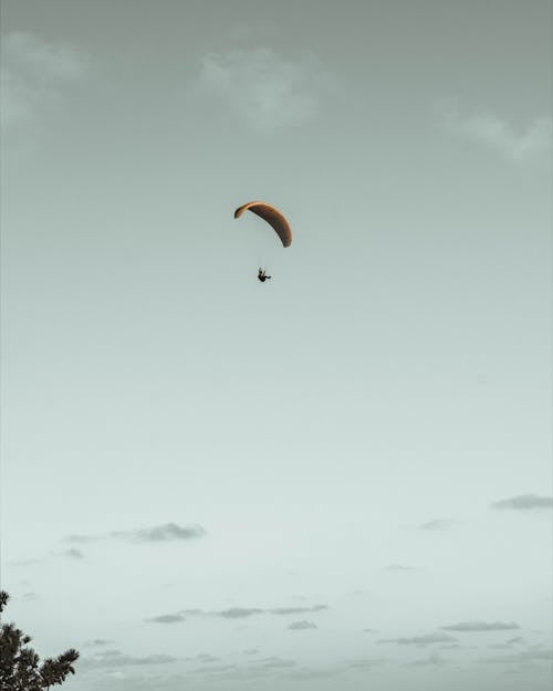 Parachuting on Mid Air 