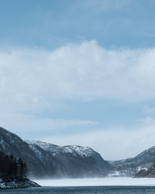 Kostnadsfri bild av bergen, bergstopp, dimmig