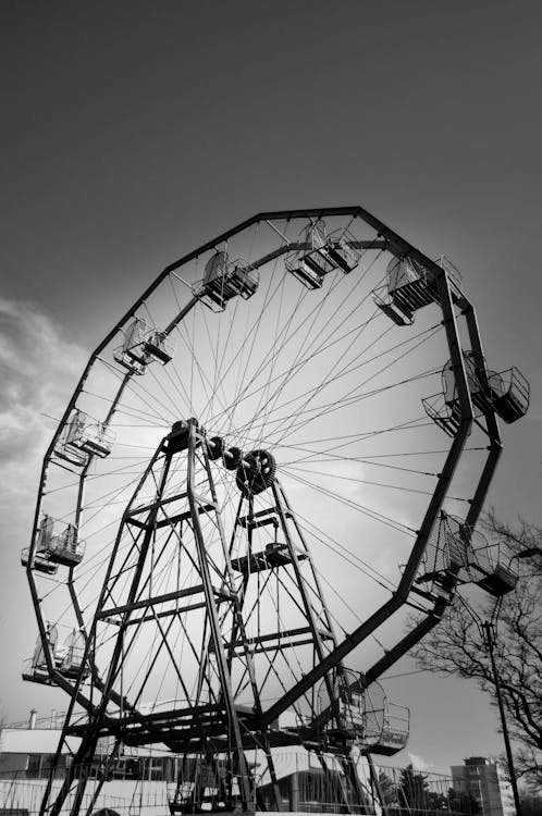 Free Grayscale Photo of a Ferris Wheel Stock Photo