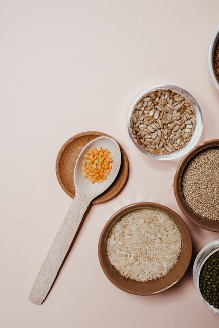 quinoa seeds raw bowl