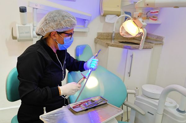 Doctora profesional en clínica dental