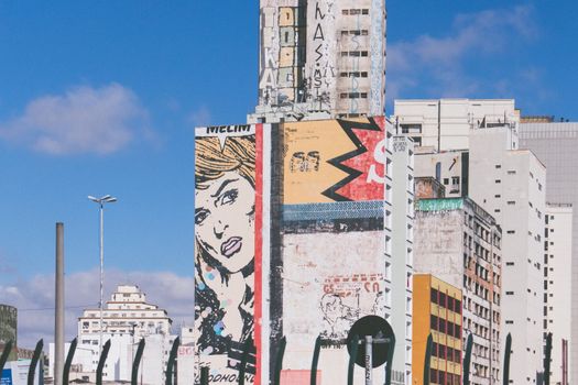 Street art on a high-rise in São Paulo showcasing colorful urban graffiti and architecture.