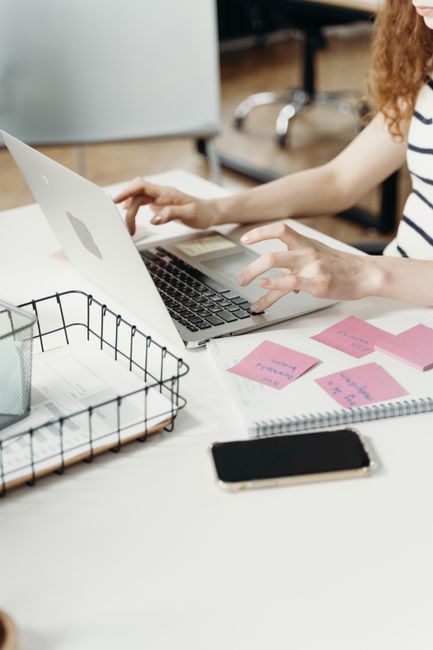 Produktivitas: Menciptakan Ruang Kerja yang Fokus dan Efisien Produktivitas: Menciptakan Ruang Kerja yang Fokus dan Efisien