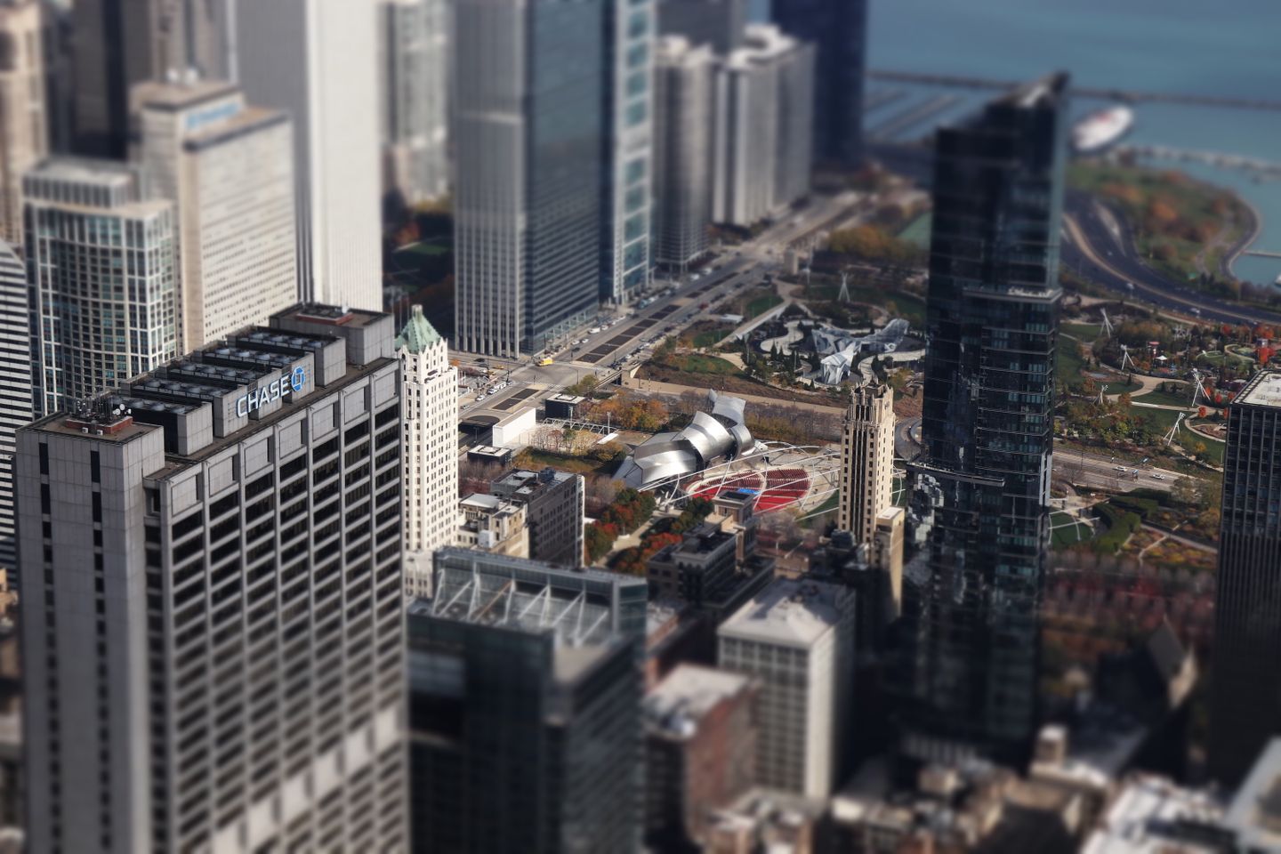 Highest-rated hotels near Millennium Park, Chicago: proximity, comfort, and sustainability