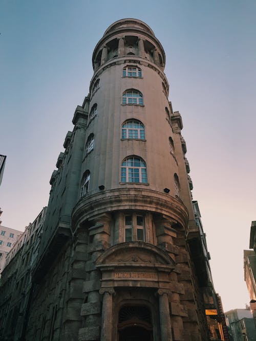 Kostnadsfri bild av arkitektur, blå himmel, byggnad