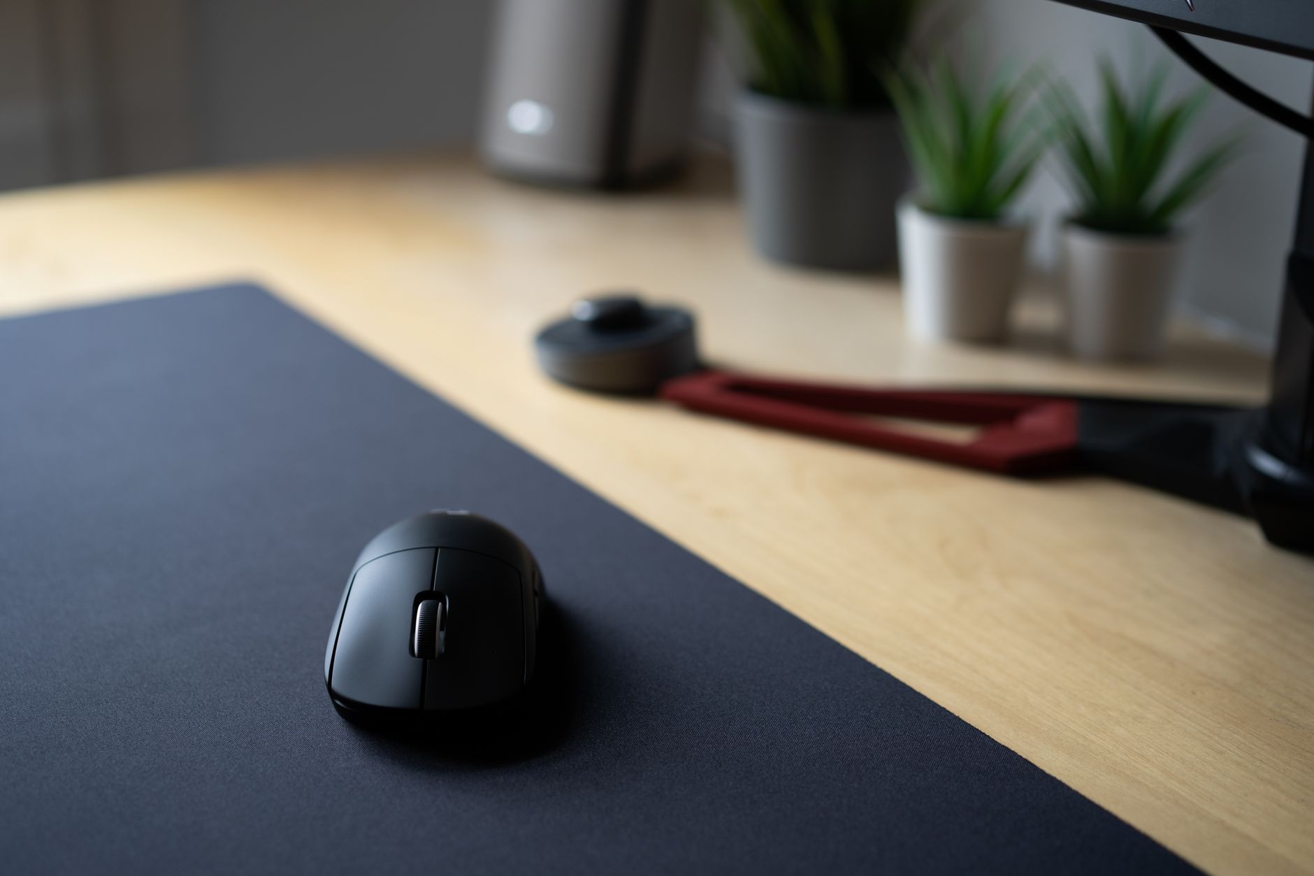 Best Large Mouse Pads 2026: Desk Mat, RGB & Stitched