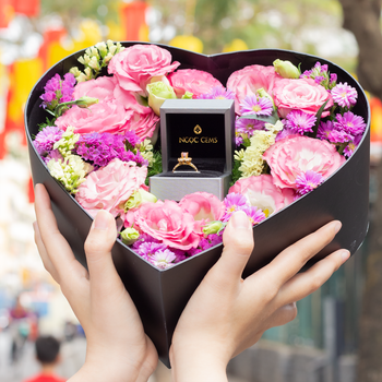Luxurious peony arrangement - Photo by Hoàng Ngọc Long