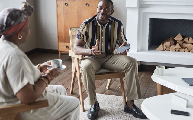Online dating: starting a conversation on a niche platform