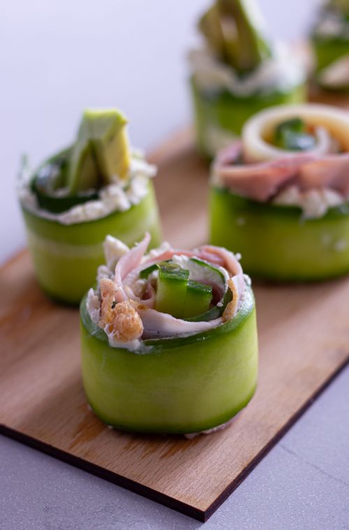 Free Delicious cucumber sushi rolls with fresh filling, perfect for food photography and culinary presentations. Stock Photo