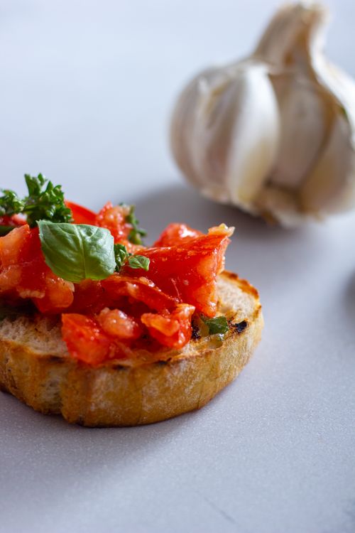Free A delicious serving of Italian bruschetta topped with fresh tomatoes and basil. Stock Photo