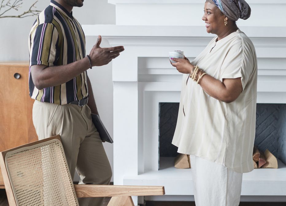 Online dating: starting a conversation on a niche platform