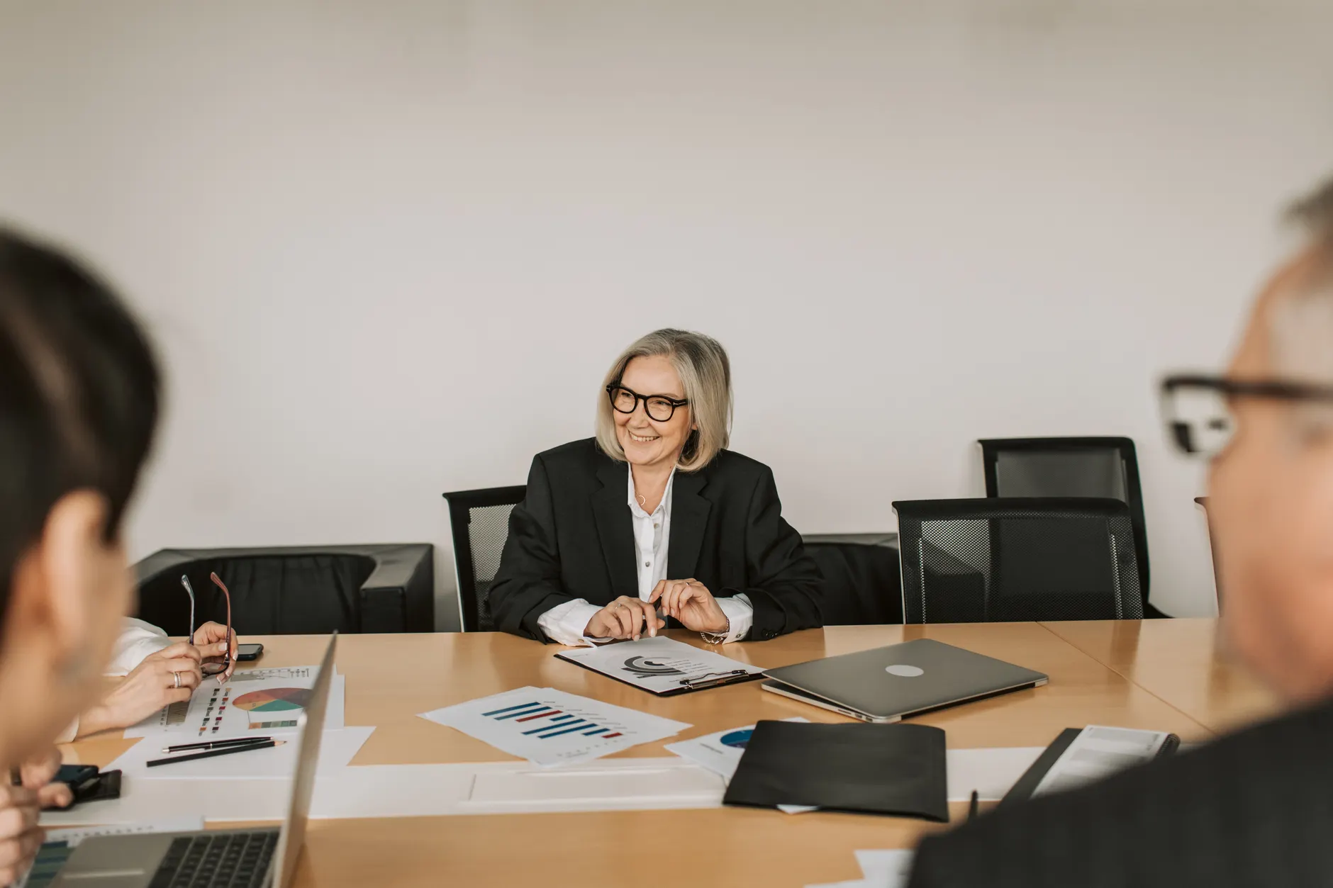 Audit informatique PME : faire le point sur son système d’information 2 Une équipe IT passe en revue les résultats d'un audit informatique de PME