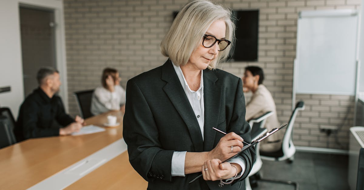 Un Sistema de Toma de Decisiones para Entornos de Liderazgo Autónomos