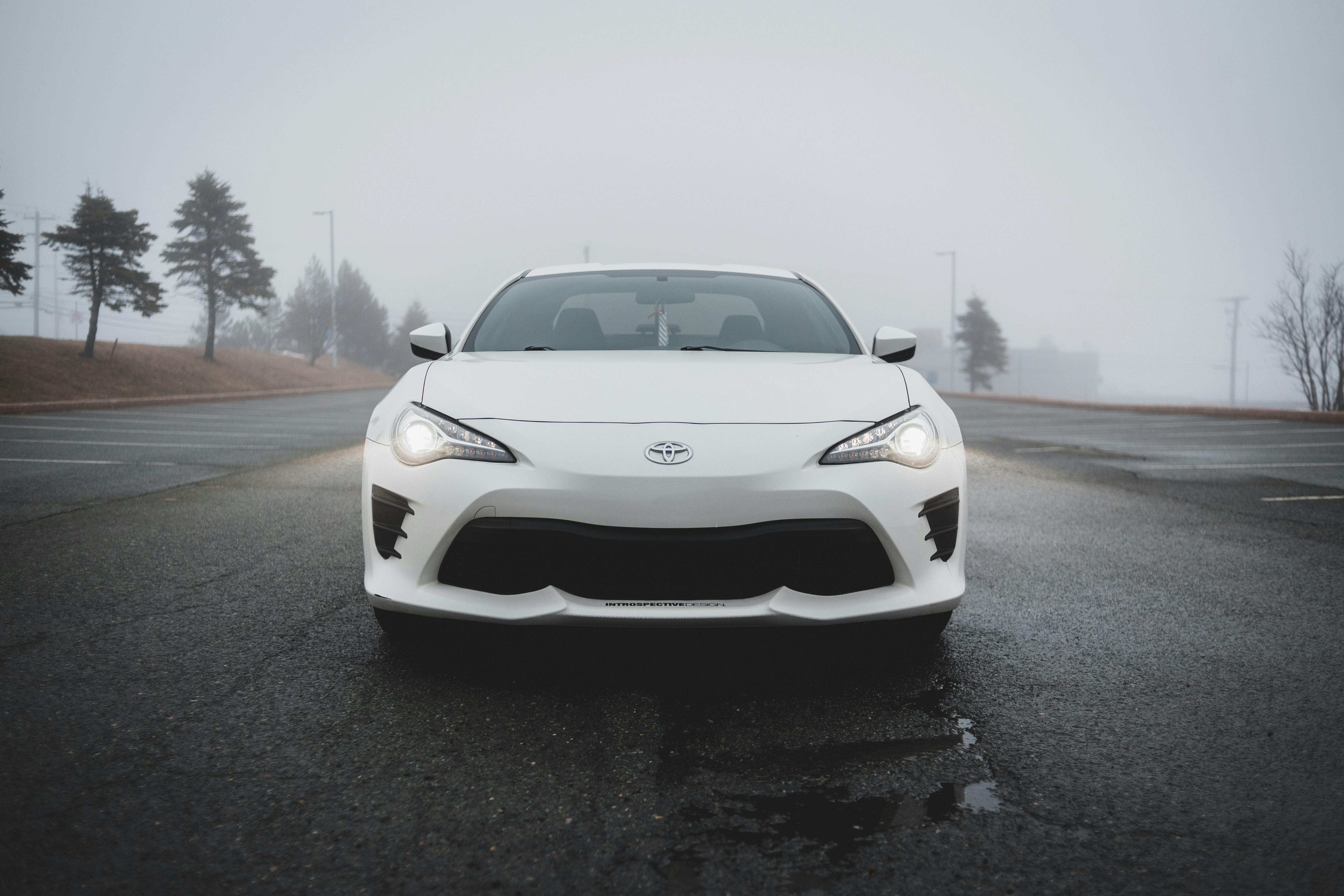 Toyota recalls 550,000 vehicles over seat defect — Photo by Erik Mclean on Pexels