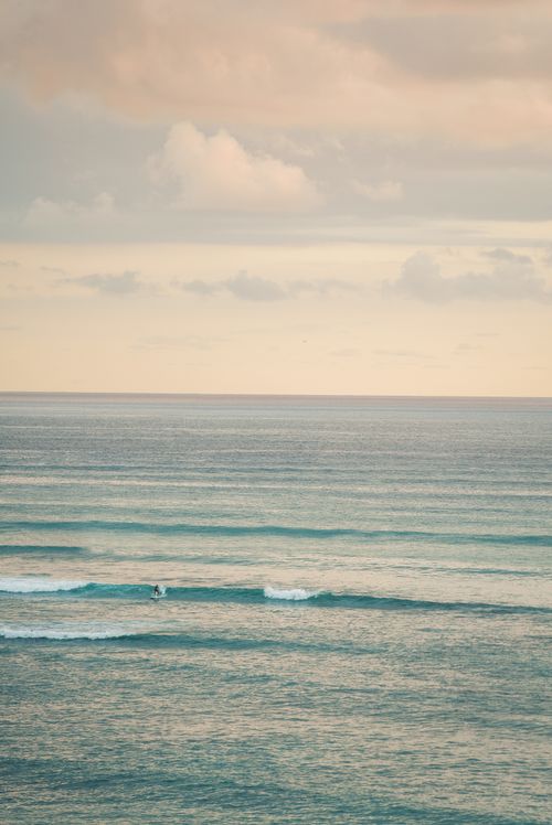 Free Picturesque scenery of endless ocean with rippling water and foamy waves against cloudy sunset sky Stock Photo