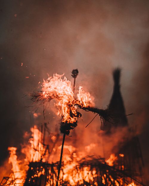 Free Dramatic scene of a blazing fire consuming a large structure at night, perfect for backgrounds. Stock Photo