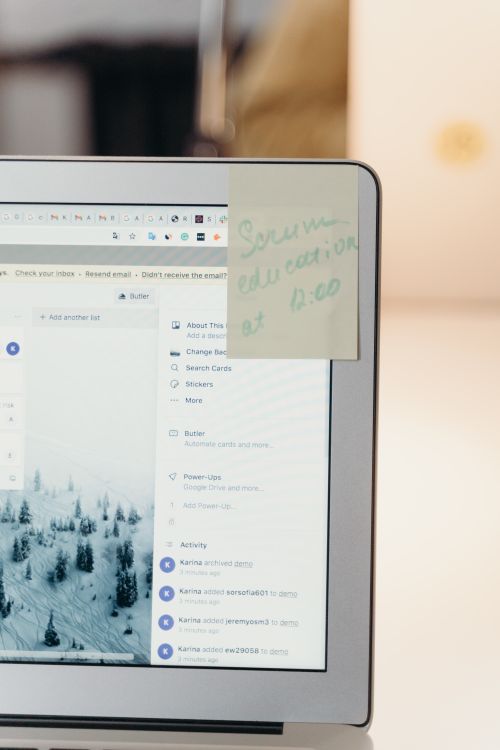 Sticky Note on a Laptop Screen · Free Stock Photo