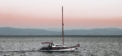 grátis Foto profissional grátis de barco a vela, embarcação, mar Foto profissional
