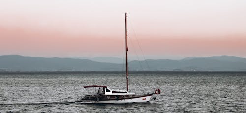 Foto profissional grátis de barco a vela, embarcação, mar