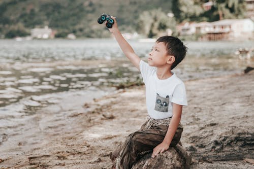 Foto d'estoc gratuïta de binoculars, enfocament selectiu, infant