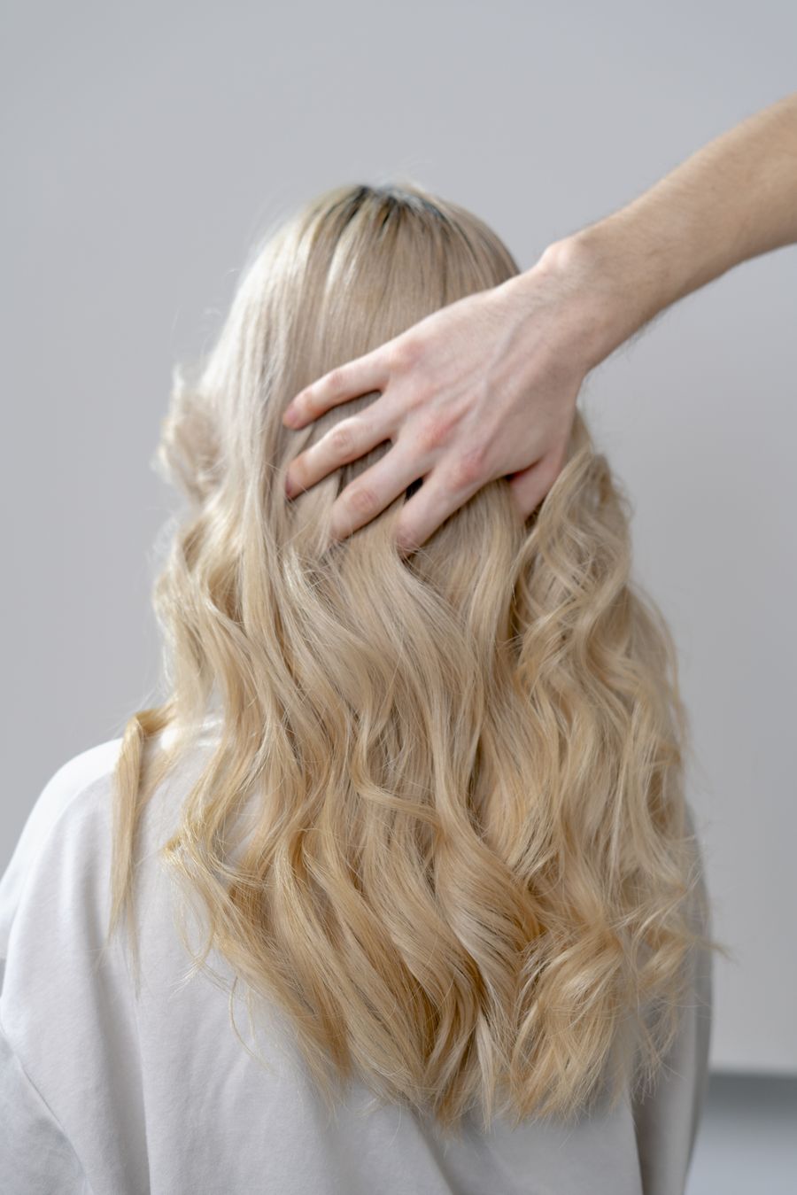 Clip-In Body Wave Wig in honey blonde