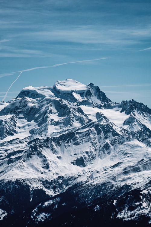 Free Breathtaking view of the snowy Mont Blanc peak in winter, showcasing its majestic beauty. Stock Photo