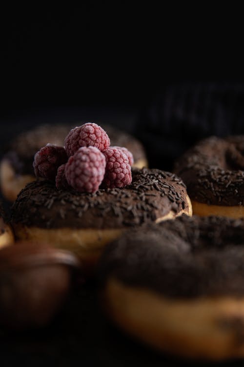 Gratis arkivbilde med bringebær, dessert, donut Arkivbilde