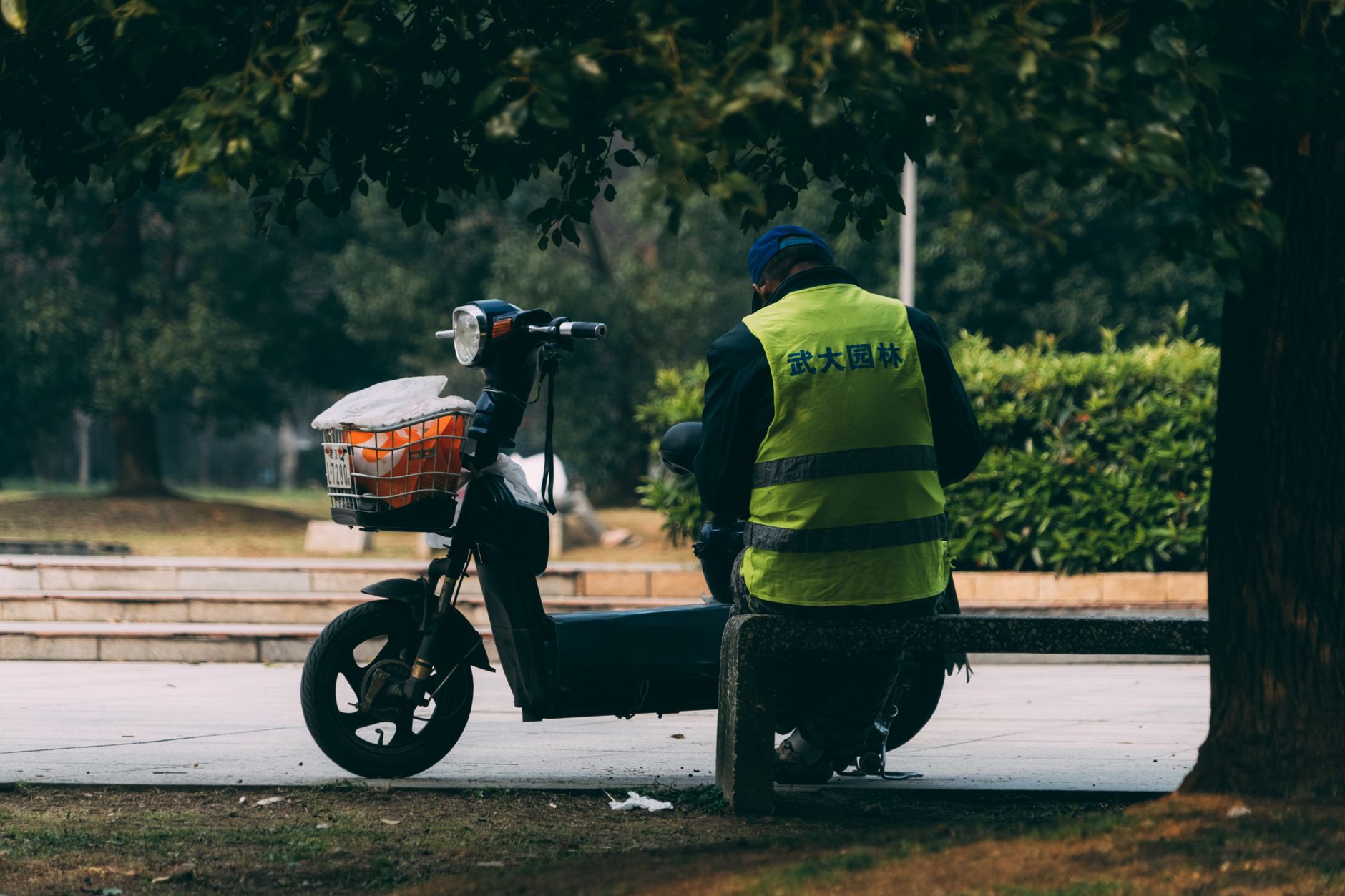 Loire-Atlantique : Casque et gilet rétro‑réfléchissant obligatoires pour les trottinettes électriques