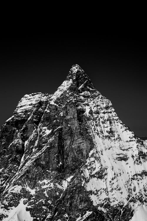 Free Grayscale Photo of a Snow-Covered Mountain Stock Photo
