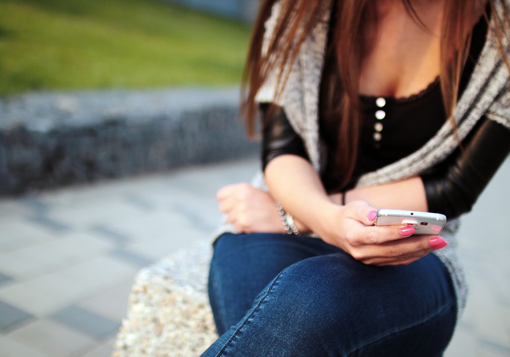 Online dating: starting a conversation on a niche platform