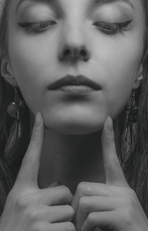 Free Grayscale Photo of Woman With Eyeliner Stock Photo