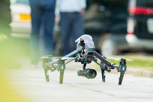 Graue Und Grüne Quadcopter Drohne Am Boden